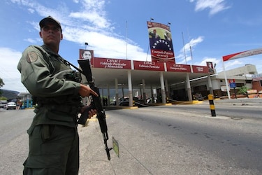 Canciller de Venezuela confirma cita del miércoles con su colega de Colombia