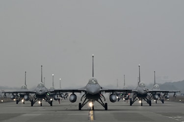 Taiwán mantiene en tierra sus F-16 tras la desaparición de uno de ellos