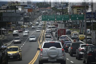 Sector público acumula déficit de  $748.2 millones