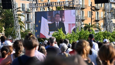 Macron rinde homenaje a las víctimas de atentado de Niza tras visita de Trump