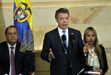 Colombia entra en alto el fuego de las FARC y Santos pide unidad por la paz