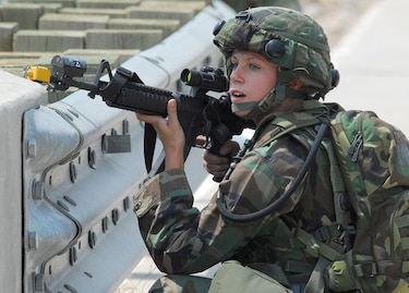 EU: Comandos dicen no a mujeres en operaciones especiales