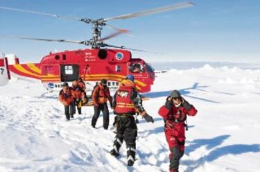 Rescatan a pasajeros de embarcación rusa