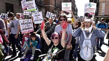 Miles de personas protestan en Madrid contra las corridas de toros