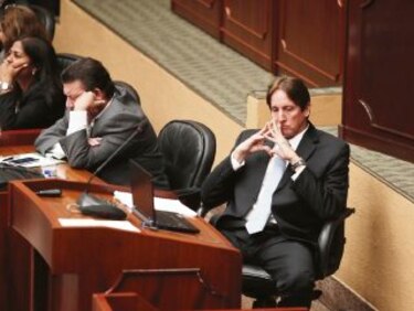 Sáez-Llorens evade cuestionamientos