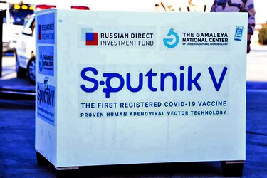 OMS pide más rapidez en vacunación y el mundo intenta blindarse ante avance de variantes del virus