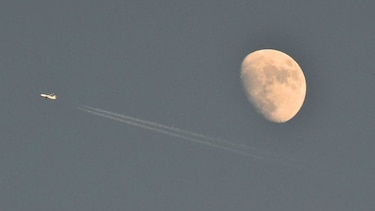Nuestra Luna se pudo haber formado de otras más pequeñas