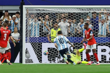 Messi rebasa la historia, doblega a Austria y sitúa a Argentina casi en dieciseisavos