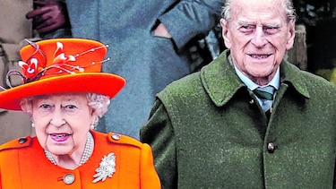 Markle y la reina Isabel II salen juntas en público