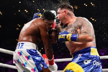 Andy Ruiz derriba tres veces a Luis Ortiz y gana de manera unánime