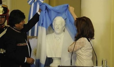 Argentina: Cristina Fernández se despide entre críticas y homenajes