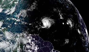 Lee prosigue como un huracán mayor en el Atlántico y Margot está cerca de ser huracán