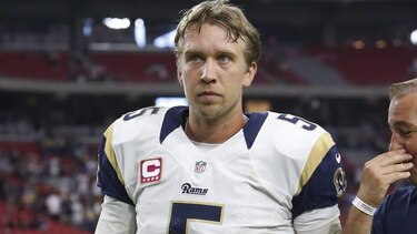 Chiefs anuncian firma del quarterback Nick Foles