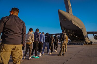 Juez prohíbe al Gobierno de Trump congelar fondos a ciudades santuario de migrantes