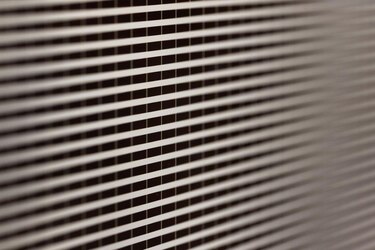 Qué es la perovskita, el "material maravilloso" que impulsa la revolución de la energía solar