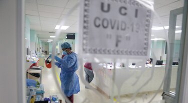 Consejo Académico de la UP y asociación de intensivistas advierten del peligro de reducir el puntaje para la certificación médica