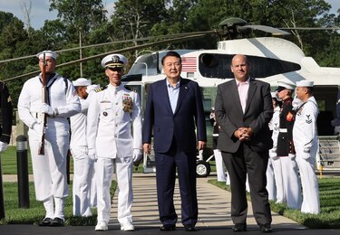 Biden recibe a líderes de Japón y Corea del Sur en la intimidad de Camp David