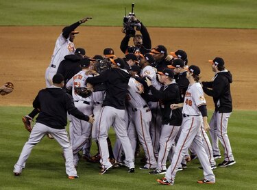 Orioles barren la serie frente a Tigres con triunfo de 2-1