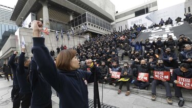 Parlamento surcoreano interroga a grandes empresarios por escándalo de corrupción