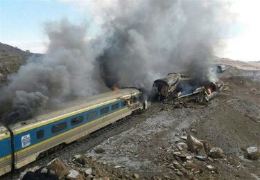 Choque de trenes en Irán deja al menos 44 muertos