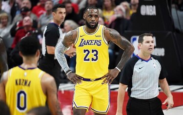 Blazers empañan debut de LeBron James con los Lakers