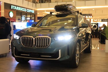 BMW deleita a los aficionados del lujo y la innovación con el totalmente renovado BMW X5 en Luxury Motor Show