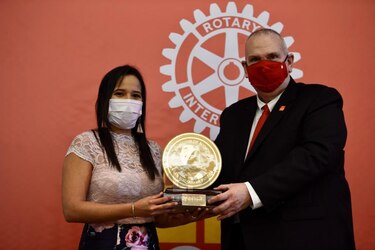 Club Rotario de Panamá reconoce la labor de la científica panameña Mairim Solís