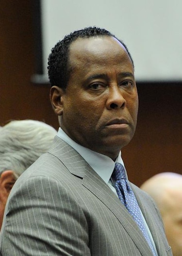 Fiscales buscan sentencia de cuatro años para médico de Jackson
