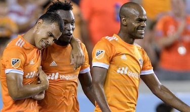 Adolfo Machado, elegido como defensa del año del Houston Dynamo