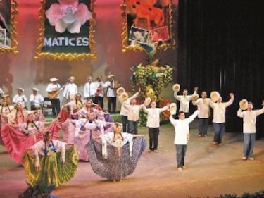 Abanico de bailes folclóricos