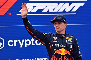 Verstappen se impone en la carrera esprint y partirá de primero en Imola