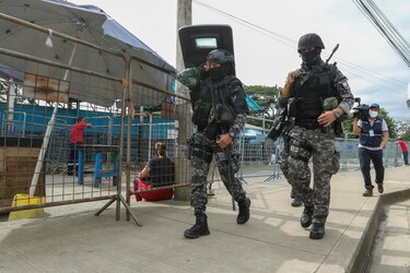 Fiscalía confirma 12 presos asesinados en reyerta en Ecuador