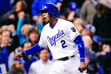 Más para los Reales: Pérez y Escobar ganan Guante de Oro