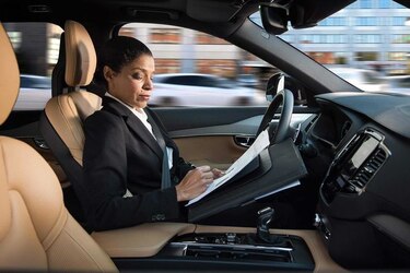 Volvo venderá autos autónomos a Uber