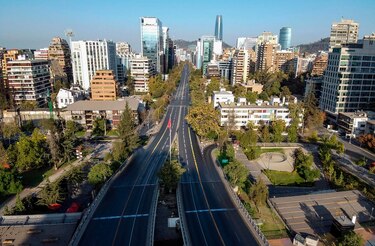 Piñera prevé ‘semanas muy duras’ para Chile al empezar toque de queda