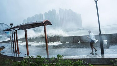 La reina de las tormentas: las imágenes del supertifón Ragasa que deja al menos 17 muertos en Taiwán y obliga a evacuar a millones en China