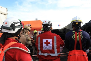Fuerza de tarea panameña regresará este domingo tras apoyar las labores de búsqueda por el terremoto en Venezuela