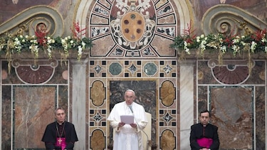 El Papa pide a líderes religiosos que denuncien violencia en nombre de la fe