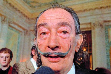 Van a exhumar los restos de Dalí