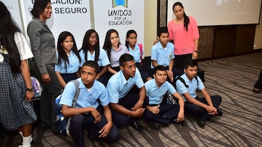 Meduca recibe guía didáctica del proyecto 'Educación: éxito seguro'