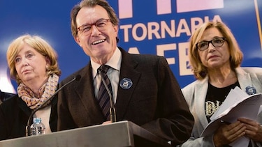 La justicia inhabilita a expresidente catalán