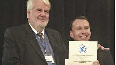 Entregan premio Roberto Eisenmann Jr.