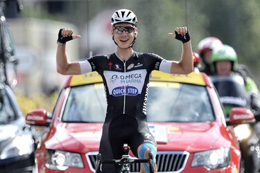 Chris Froome se defiende; otros lo cuestionan