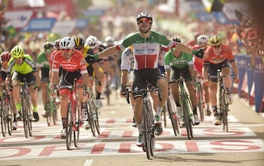 Viviani logra  doblete en la Vuelta a España y Yates sigue líder