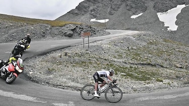 Egan Bernal logra el amarillo en una etapa del Tour neutralizada por el hielo