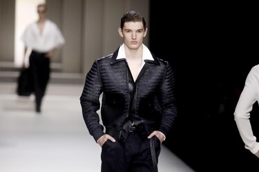 Dolce & Gabbana recuperan los años 50 en su colección para hombre en la pasarela de Milán