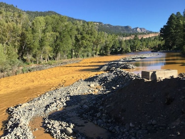 Agencia de Protección Ambiental de Colorado contaminan un río accidentalmente