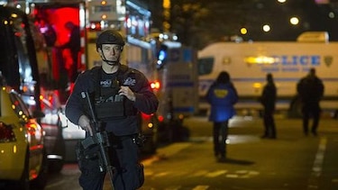 Hombre mata a disparos a dos policías en Nueva York
