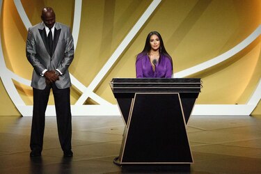 ‘Lo conseguiste’, le dice Vanessa Bryant a Kobe tras ingresar al Salón de la Fama