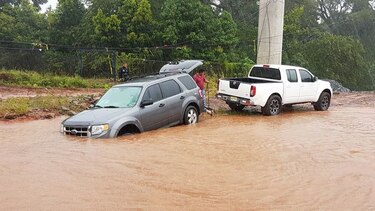 Lluvia causa inundación en la vía a Tocumen